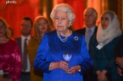 英国女王伊丽莎白二世澳门美高梅网址在白金汉宫出席慈善活动